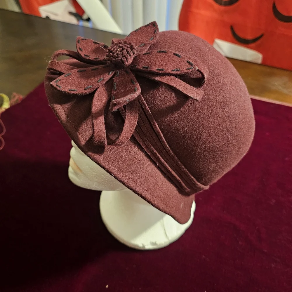 Delux Vintage Style Felt Womens Hat Floral Detail Burgundy 20s 30s 40s